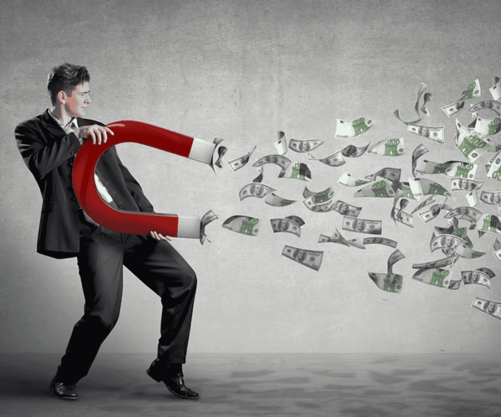 Fotos para artigos antigos (39) Homem utilizando um ímã para atrair dinheiro, representando estratégias de marketing de performance e crescimento de uma empresa que dê lucro.