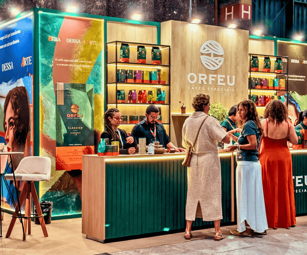 #9 - Brand Experience como as ativações de marca apoiam o engajamento com o público (2) Estande Orfeu Cafés - Brand Experience - Bench Comunicação